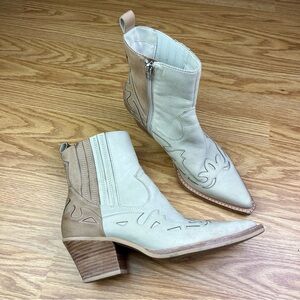 Dolce Vita Ramson Cream Tan Leather Western Cowgirl Short Boots size 8.5